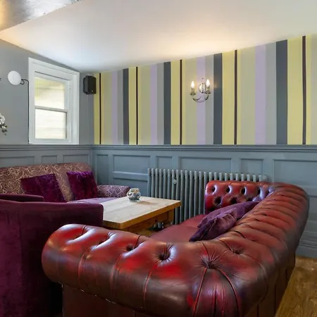 House 2* Alston