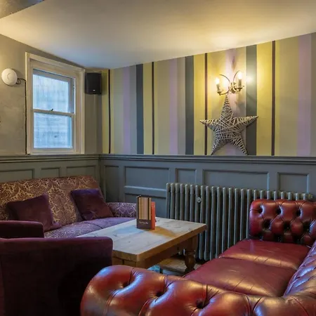 House 2* Alston